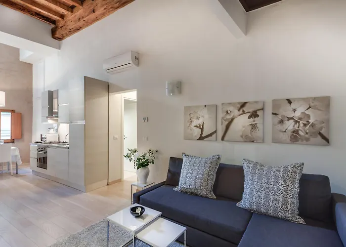 Uffizi-Ponte Vecchio Apartment